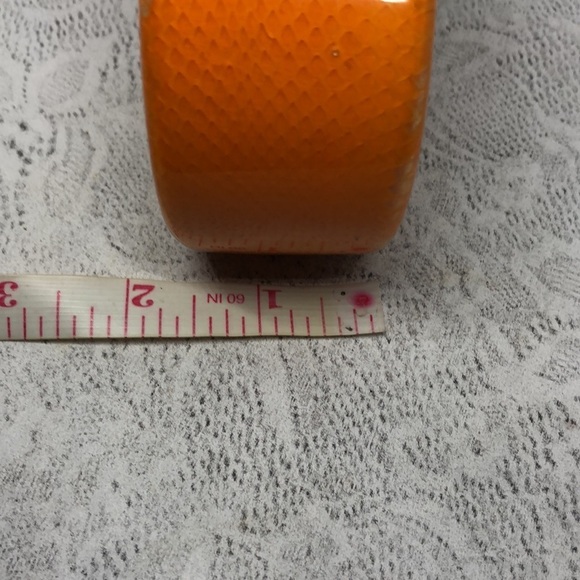 VINTAGE lucite and wood snakeskin bangle bracelet - Picture 4 of 5